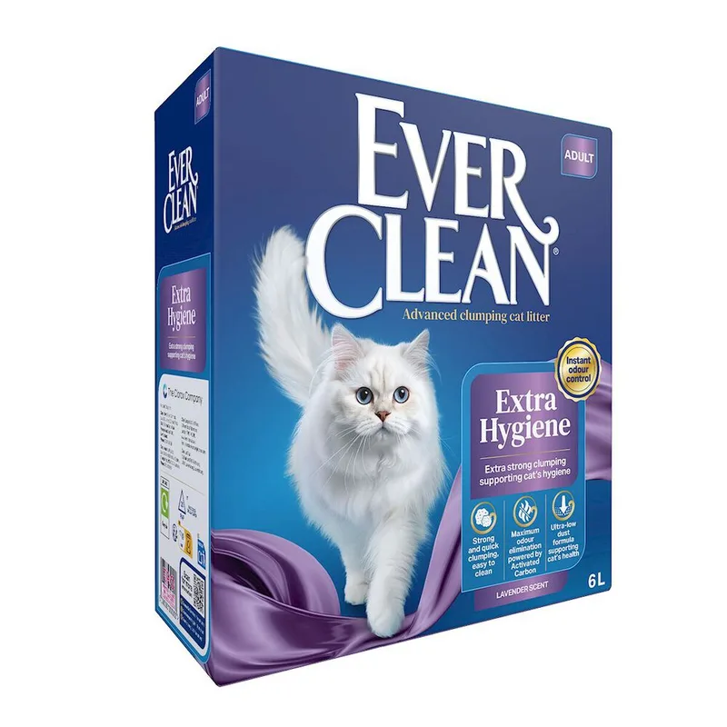 Sininen Ever Clean -kissanhiekkapakkaus, jossa valkoinen kissa