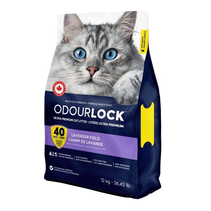 Tummansininen Odourlock-kissanhiekkasäkki, jossa harmaa kissa